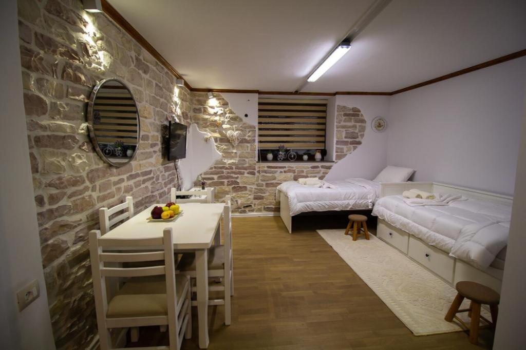 Solhouse Apartment Gjirokastër Екстериор снимка